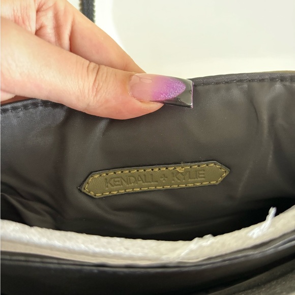 Kendall & Kylie army green crossbody purse. Brand new with tag, unworn. - Picture 4 of 5